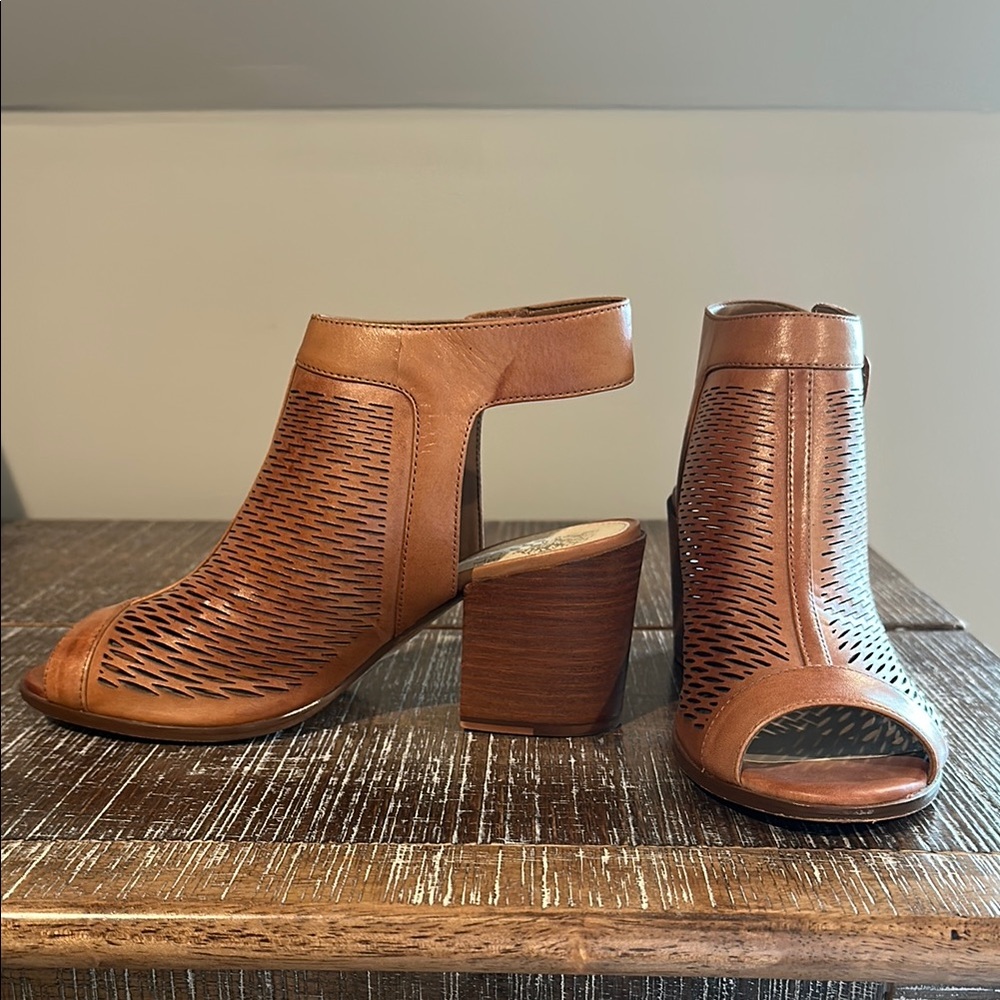 Vince Camuto Lavette Perforated Peep Toe Bootie Sandal Heel ~ Caramel ~ 8